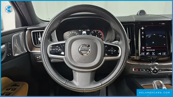VOLVO XC60 B5 INSCRIPTION