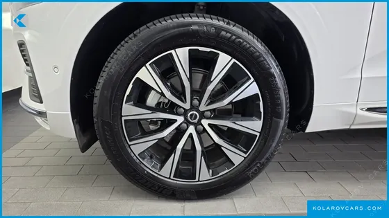 VOLVO XC60 B5 ULTRA BRIGHT