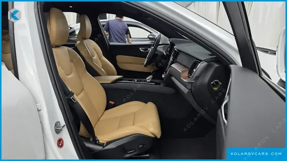 VOLVO XC60 B5 ULTRA BRIGHT