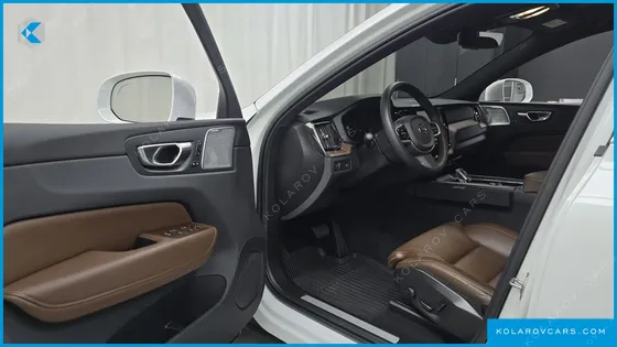 VOLVO XC60 B6 INSCIRTION
