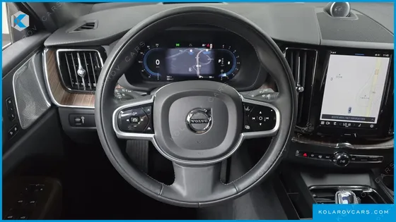 VOLVO XC60 B6 INSCIRTION