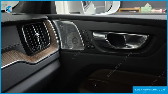 VOLVO XC60 B6 INSCIRTION