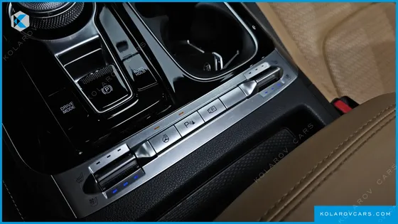 KIA CARNIVAL GASOLINE 7-SEATER SIGNATURE