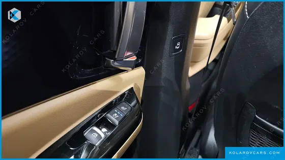 KIA CARNIVAL GASOLINE 7-SEATER SIGNATURE