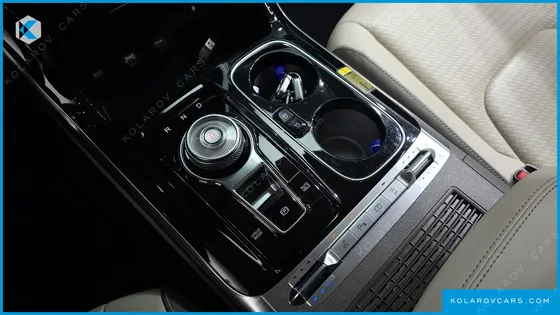 KIA CARNIVAL 7-SEATER HI-LIMOUSINE