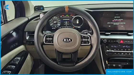 KIA CARNIVAL 7-SEATER HI-LIMOUSINE