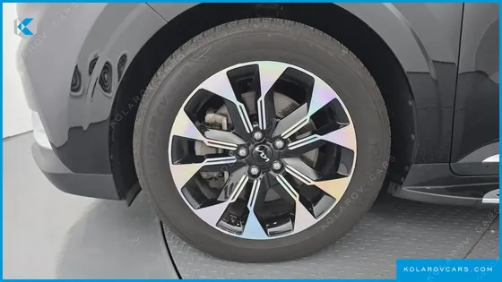 KIA CARNIVAL GASOLINE 7-SEATER NOBLESSE