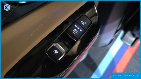 KIA CARNIVAL GASOLINE 7-SEATER NOBLESSE