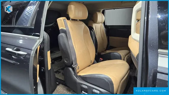 KIA CARNIVAL GASOLINE 7-SEATER SIGNATURE