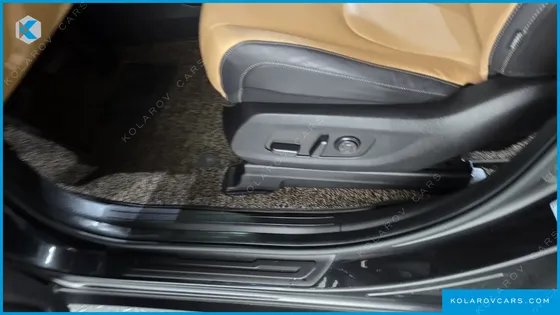 KIA CARNIVAL GASOLINE 7-SEATER SIGNATURE