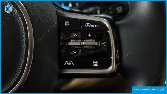 KIA CARNIVAL GASOLINE 7-SEATER SIGNATURE