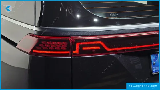 KIA CARNIVAL GASOLINE 7-SEATER SIGNATURE