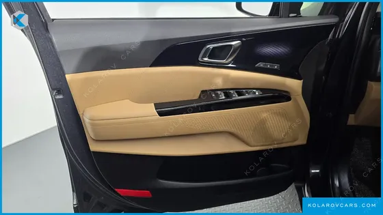 KIA CARNIVAL GASOLINE 7-SEATER SIGNATURE