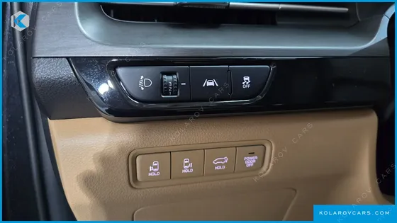KIA CARNIVAL GASOLINE 7-SEATER SIGNATURE