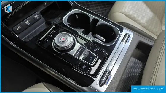 KIA CARNIVAL GASOLINE 9-SEATER SIGNATURE