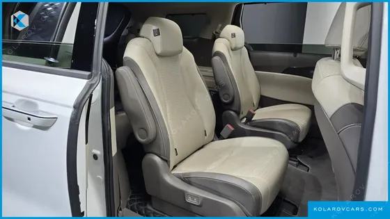 KIA CARNIVAL GASOLINE 9-SEATER SIGNATURE