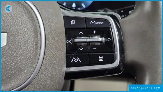 KIA CARNIVAL GASOLINE 9-SEATER SIGNATURE