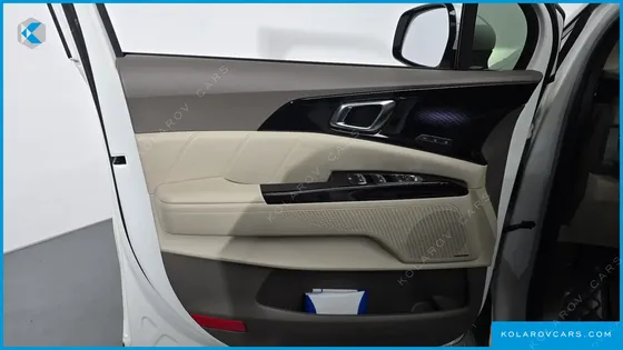 KIA CARNIVAL GASOLINE 9-SEATER SIGNATURE