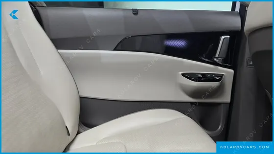 KIA CARNIVAL GASOLINE 9-SEATER SIGNATURE