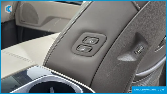 KIA CARNIVAL GASOLINE 9-SEATER SIGNATURE