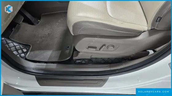 KIA CARNIVAL GASOLINE 9-SEATER SIGNATURE