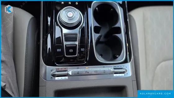 KIA CARNIVAL 9-SEATER NOBLESSE