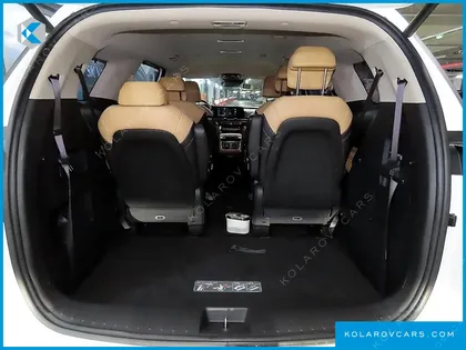 KIA CARNIVAL GASOLINE 9-SEATER SIGNATURE