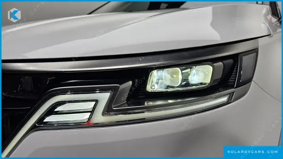 KIA CARNIVAL GASOLINE 7-SEATER SIGNATURE