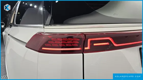 KIA CARNIVAL GASOLINE 7-SEATER SIGNATURE