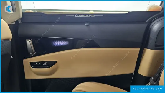 KIA CARNIVAL GASOLINE 7-SEATER SIGNATURE