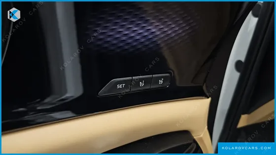 KIA CARNIVAL GASOLINE 7-SEATER SIGNATURE