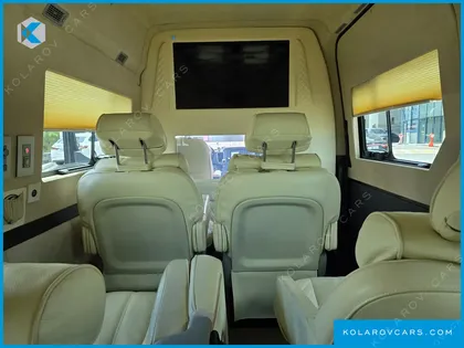 HYUNDAI SOLATI 15-SEATER