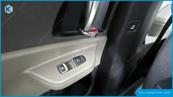 KIA CARNIVAL 9-SEATER NOBLESSE