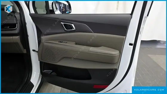 KIA CARNIVAL 9-SEATER NOBLESSE
