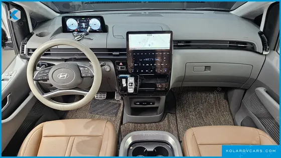 HYUNDAI STARIA 4WD LOUNGE 9-SEATER