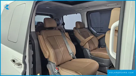 HYUNDAI STARIA 4WD LOUNGE 9-SEATER