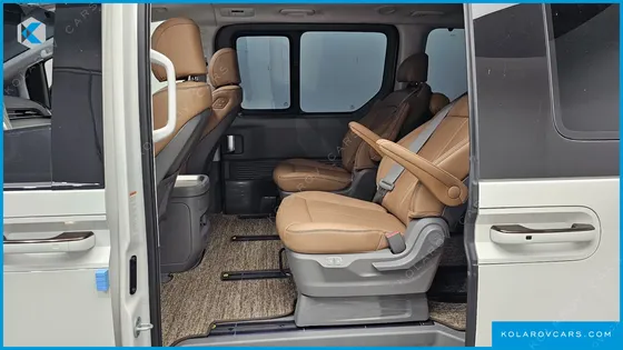 HYUNDAI STARIA 4WD LOUNGE 9-SEATER
