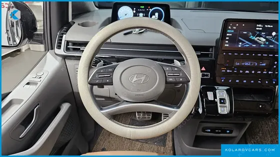 HYUNDAI STARIA 4WD LOUNGE 9-SEATER