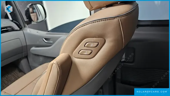 HYUNDAI STARIA 4WD LOUNGE 9-SEATER