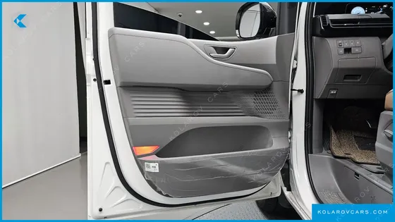 HYUNDAI STARIA 4WD LOUNGE 9-SEATER