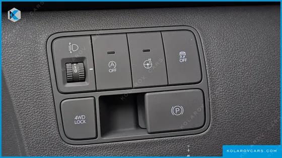 HYUNDAI STARIA 4WD LOUNGE 9-SEATER