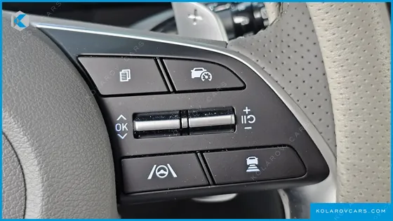 HYUNDAI STARIA 4WD LOUNGE 9-SEATER