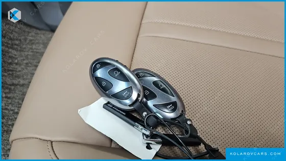 HYUNDAI STARIA 4WD LOUNGE 9-SEATER