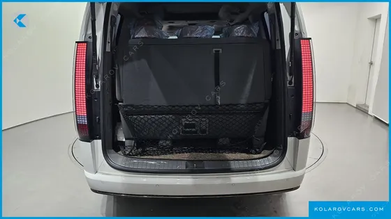 HYUNDAI STARIA 4WD LOUNGE 9-SEATER