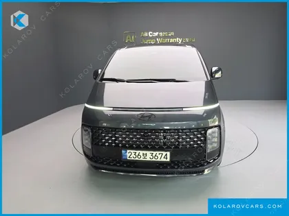 HYUNDAI STARIA LOUNGE 9-SEATER