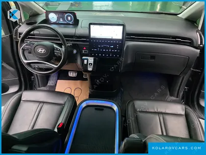 HYUNDAI STARIA LOUNGE 9-SEATER