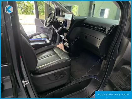 HYUNDAI STARIA LOUNGE 9-SEATER