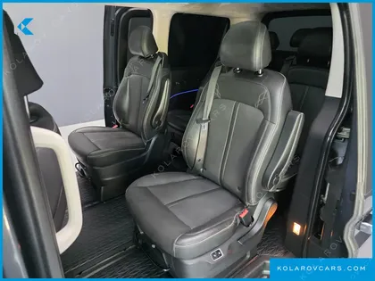 HYUNDAI STARIA LOUNGE 9-SEATER