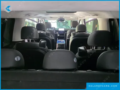 HYUNDAI STARIA LOUNGE 9-SEATER