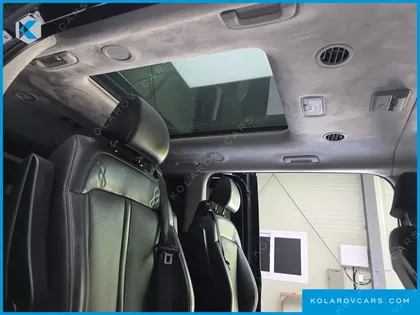 HYUNDAI STARIA LOUNGE 9-SEATER